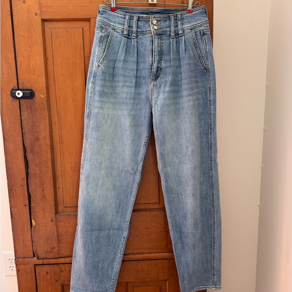 Woman’s High-Waisted Pilcro and the Letterpress Jeans EUC Mom Jeans
